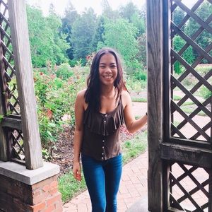 Meet your Posher, Deborah